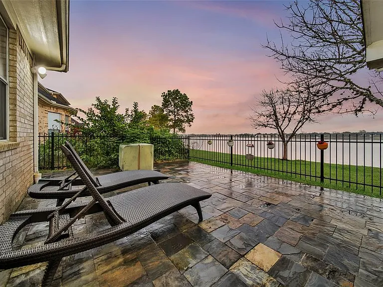3831 Lakeridge Canyon Dr — Photo 14
