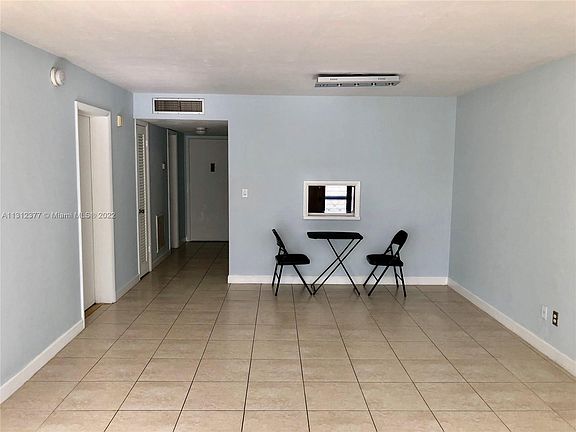 5th image of 1530 NE 191st St APT 242