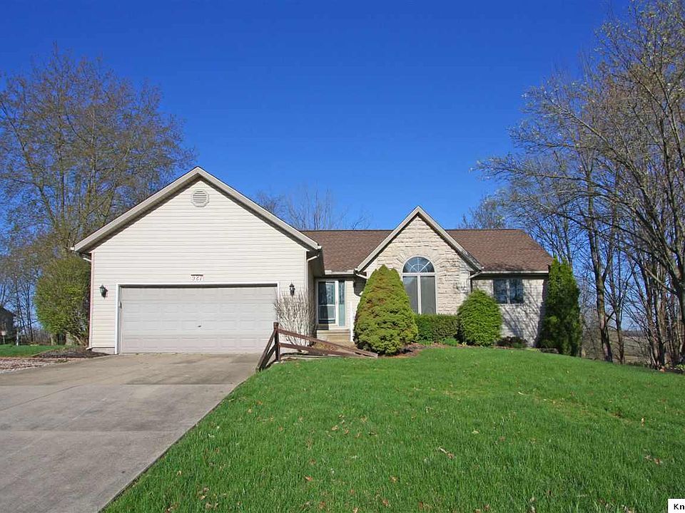 1st image of 927 Country Club Dr