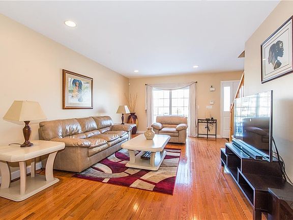 3rd image of 310 Vasser Dr #310