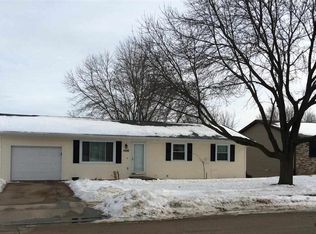 1686 Marjorie Cir, Dubuque, IA 52002
