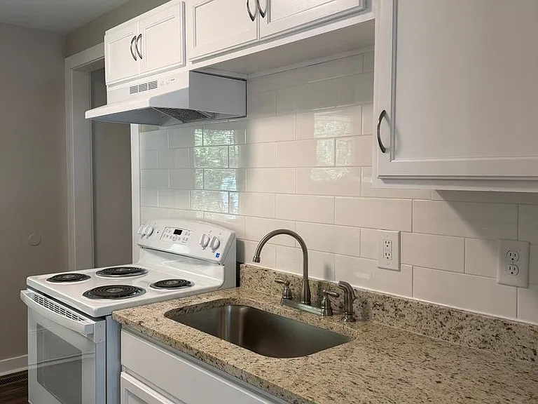 4535 Briarwood Dr — Photo 7