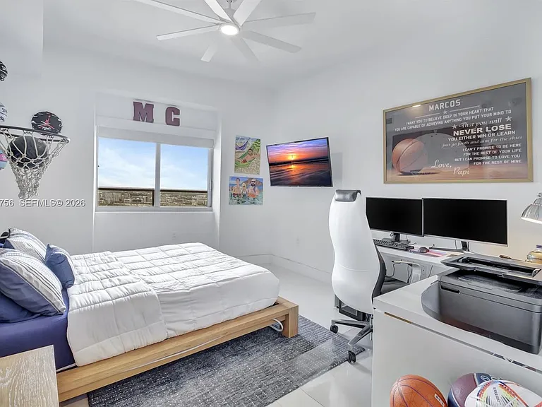 1100 Biscayne Blvd #4002 — Photo 27