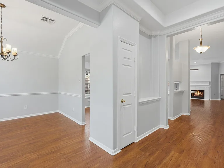 18 Mulberry Glen Pl — Photo 7