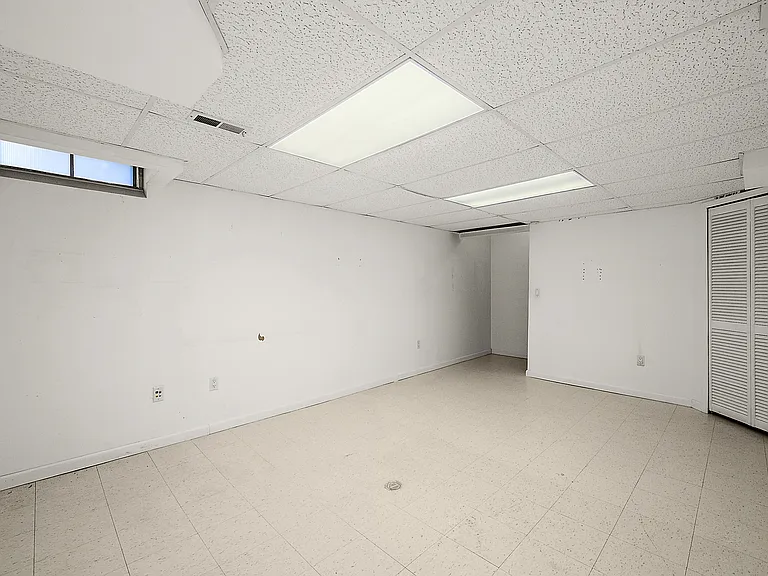 44558 Connecticut Ct — Photo 39