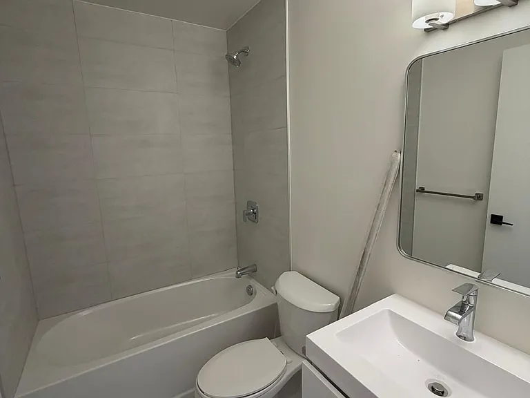 33 Erie Ave #1402 — Photo 8