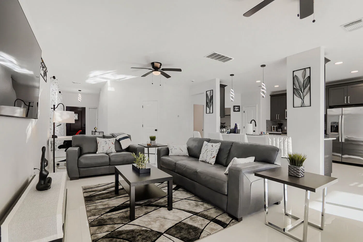 4 bed, 2.5 bath, 2226 sqft, $6,804 — Photo 3