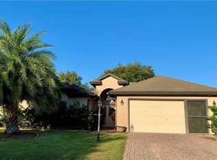 4610 Treasure Cay Rd, Tavares, FL 32778