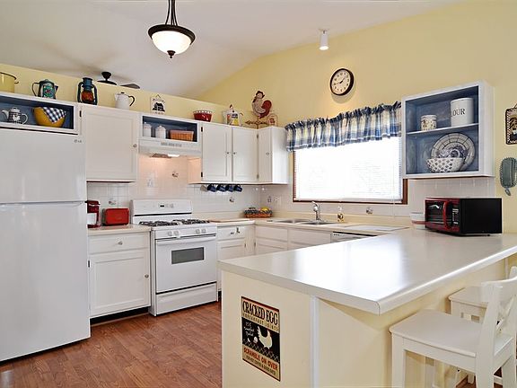 5th image of 2309 Cambridge Ln