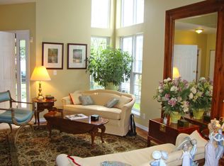 12596 Meadow Cir, Lake Bluff, IL 60044