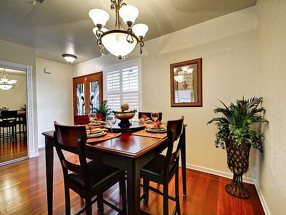4th image of 2821 Gulf Blvd
