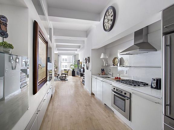 3rd image of 15 Broad St APT 2516