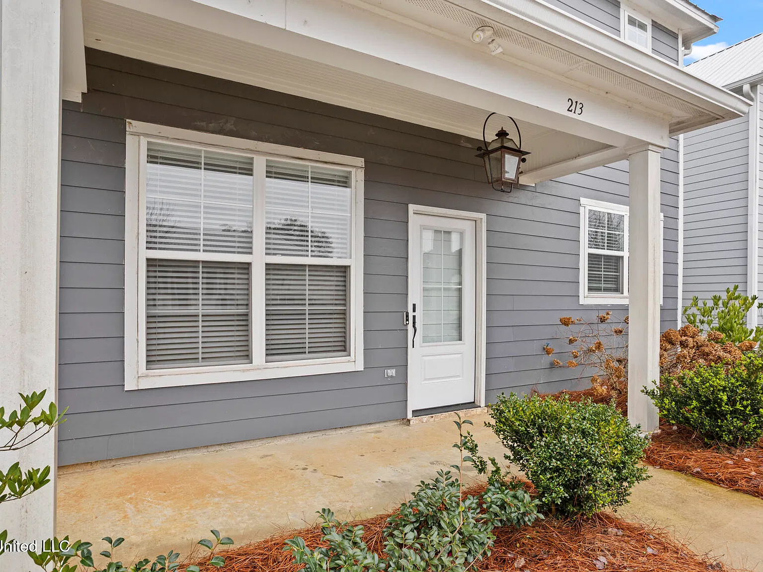 4 bed, 2.5 bath, 2272 sqft, $2,500 — Photo 2