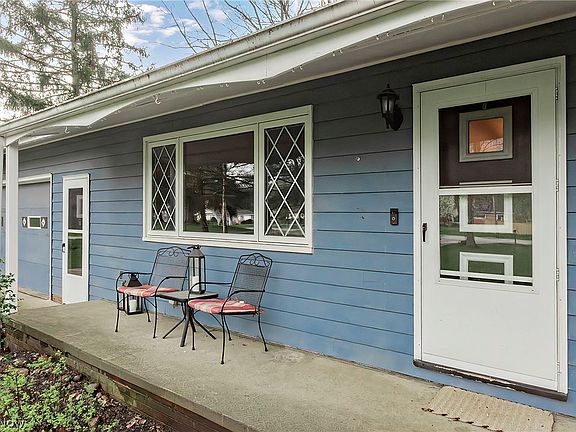 3rd image of 2526 Harris Rd