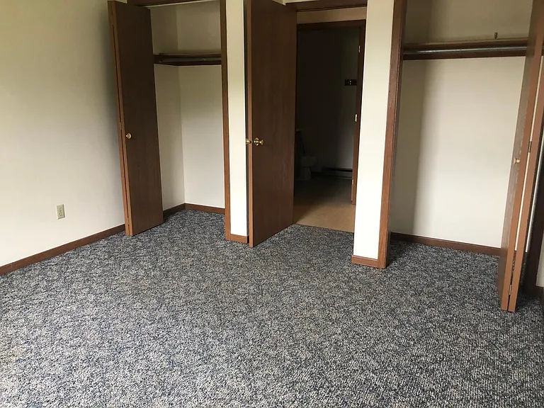 2721 Harvey Dr — Photo 2