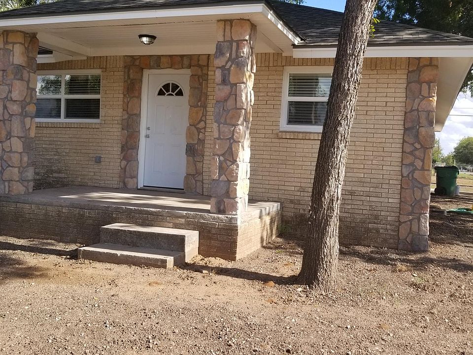 1st image of 300 E 7th St