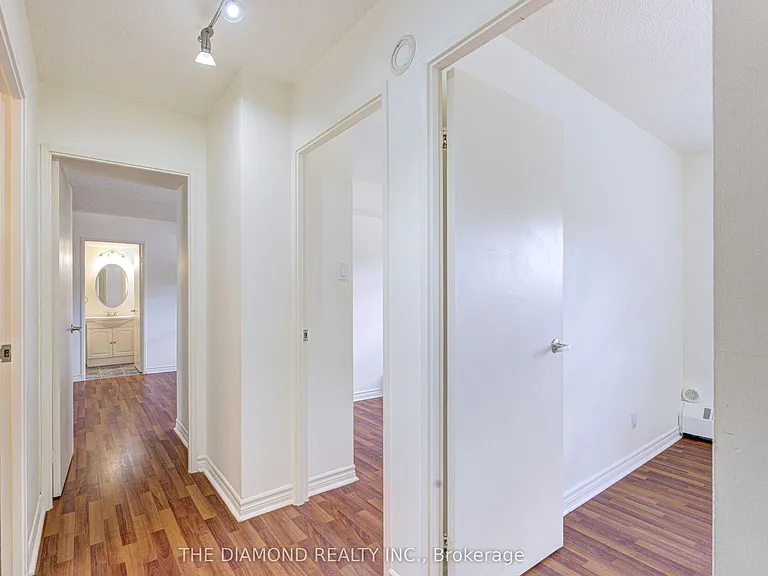 40 Sunrise Ave #301 — Photo 18