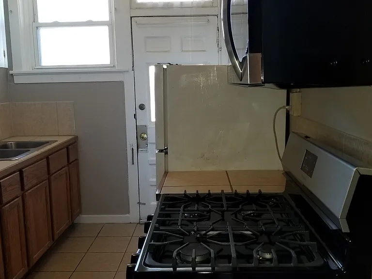 543 Park Ave #12 — Photo 11