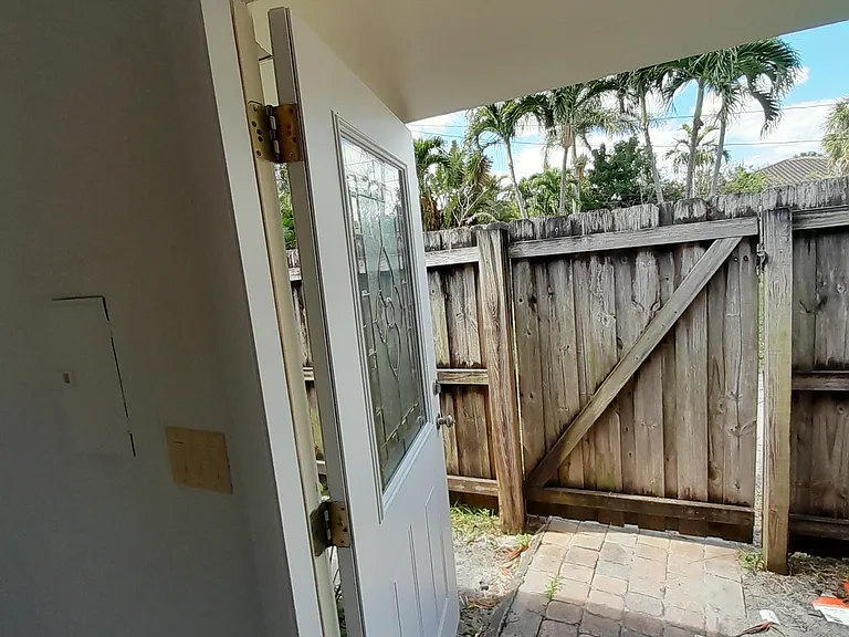 730 NW 37th St — Photo 7