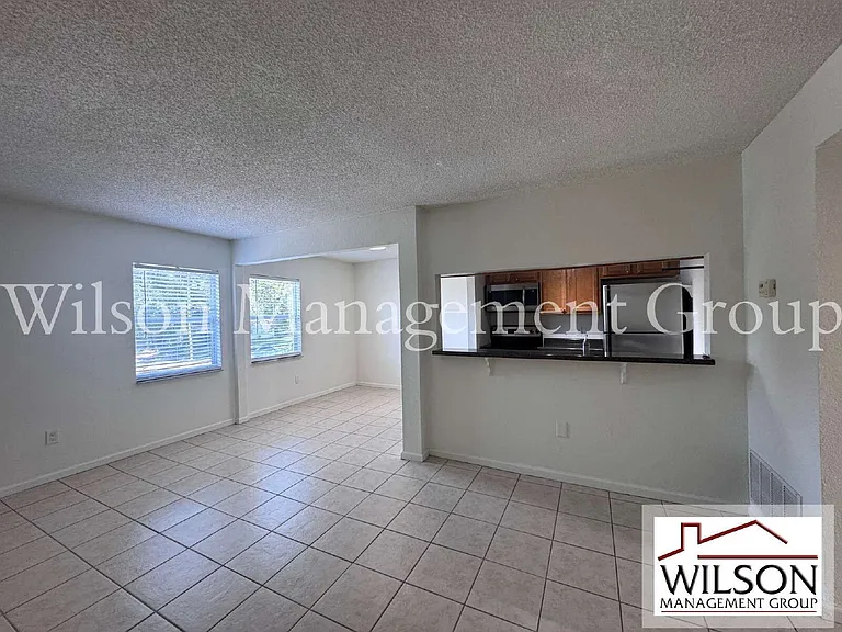 115 E Smith St #8 — Photo 3