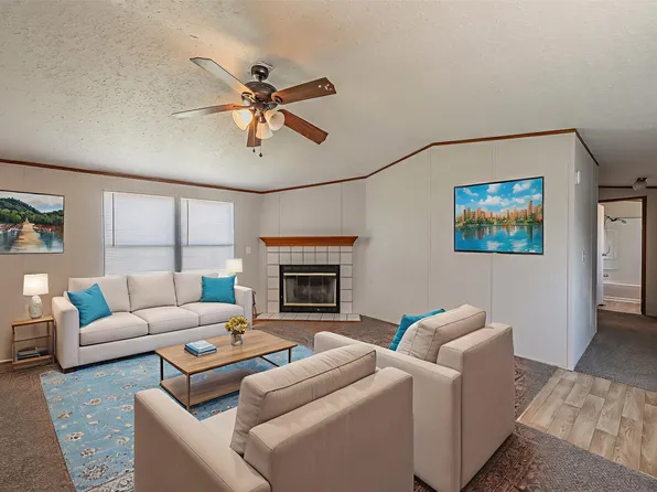 912 Skylark Dr, Granbury, TX 76049