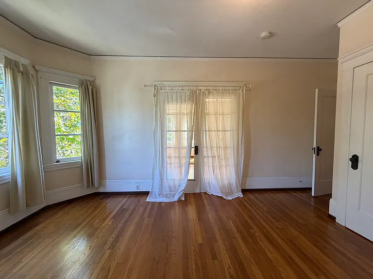 2726 Dwight Way — Photo 15