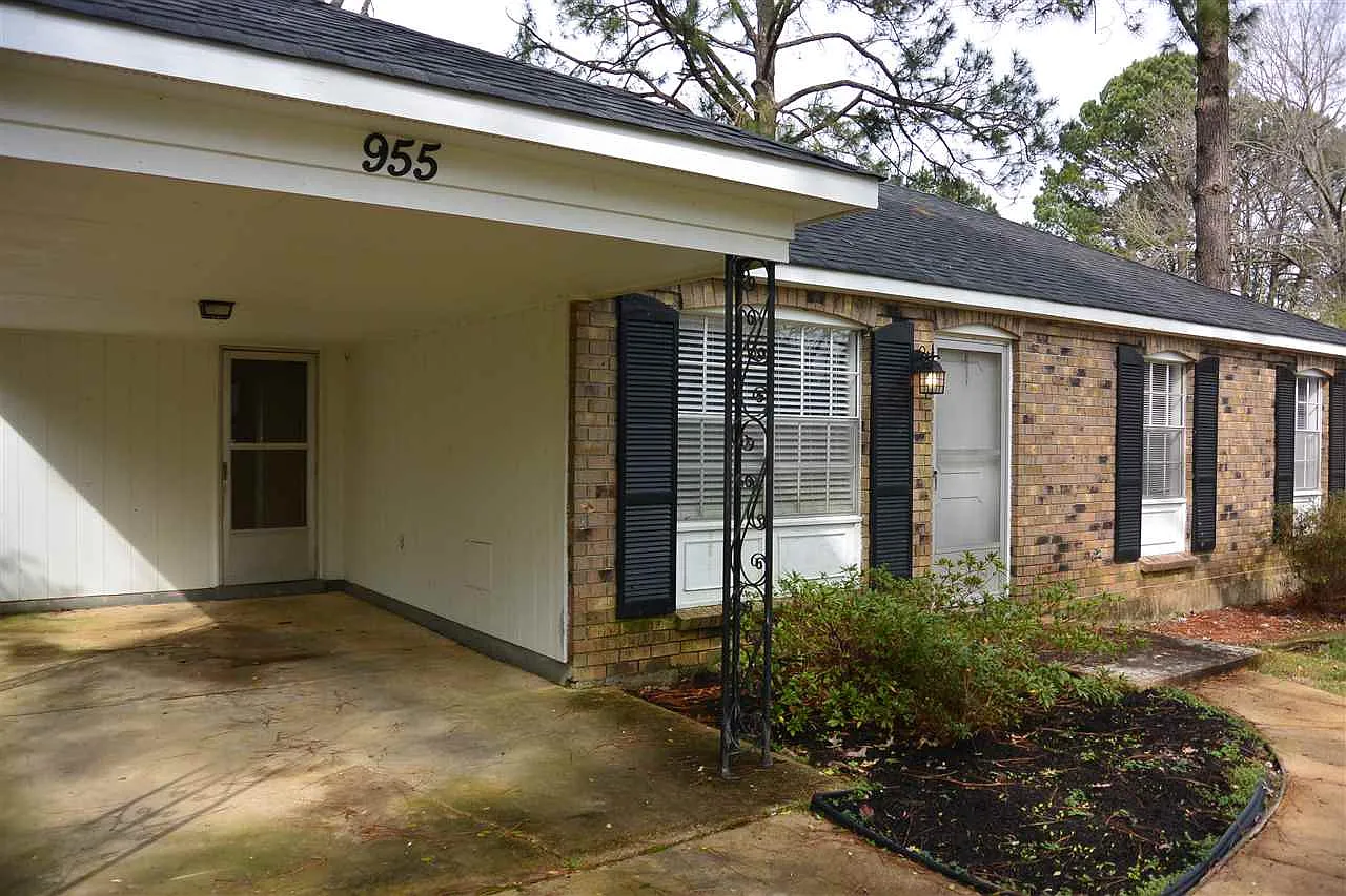 3 bed, 1.5 bath, 1091 sqft, $1,850 — Photo 2