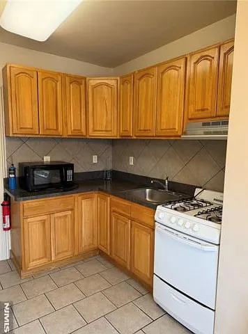 135 Everett Pl — Photo 9