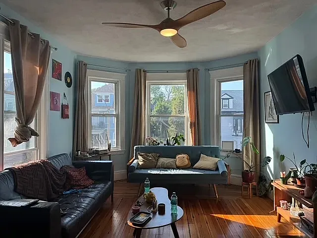 3 bed, 2000 sqft, $3,175 — Photo 4