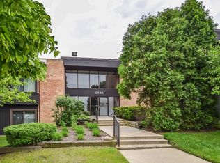 1325 N Sterling Ave UNIT 104, Palatine, IL