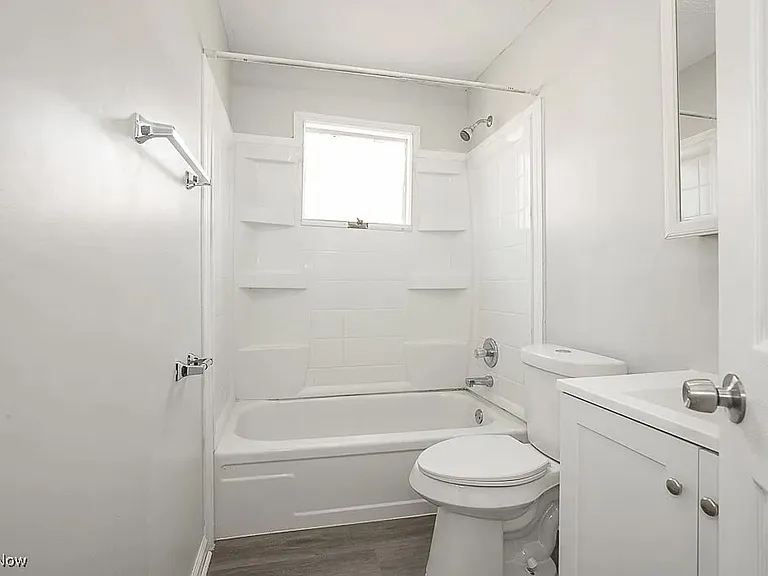 1037 Washington Ave — Photo 11