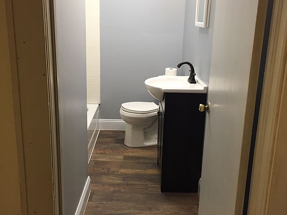 Middle bathroom -all new! 