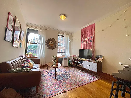 Rented by Oxford Property Group | media 13