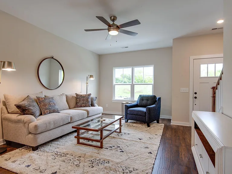 2406 Danilynn Dr — Photo 2