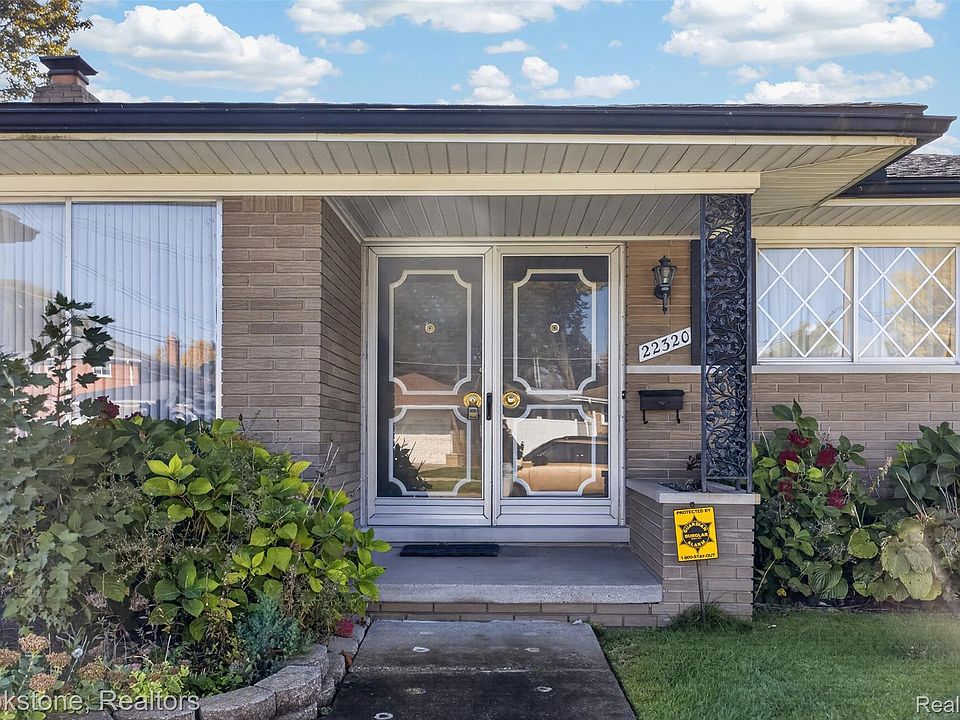 22320 Lakeshire St, photo 25