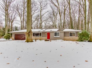 1010 N Baywood Dr, Holland, MI 49424