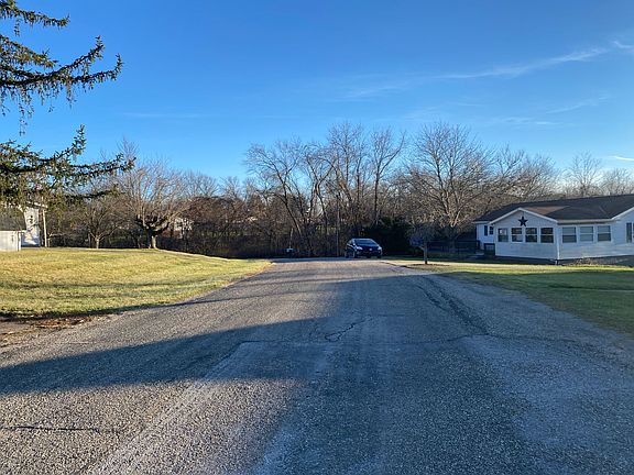 4th image of 52244 West Dr