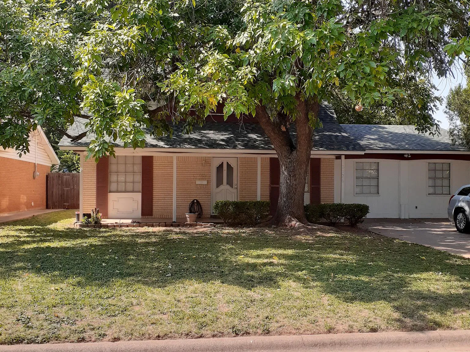 4 bed, 1704 sqft, $3,400 — Photo 1