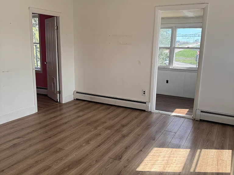 754 Roosevelt Ave #2 — Photo 7