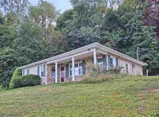 92 E Pennsylvania Ave, Yoe, PA 17313