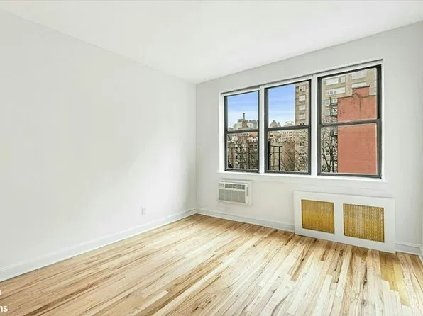 405 E 82nd St APT 4G, New York, NY 10028