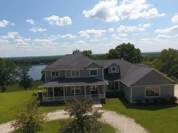 5007 Ferres Ln, Burlington, IA 52601