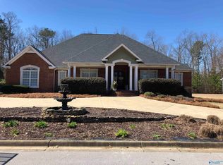 104 Chelsea Ln, Rainbow City, AL 35906