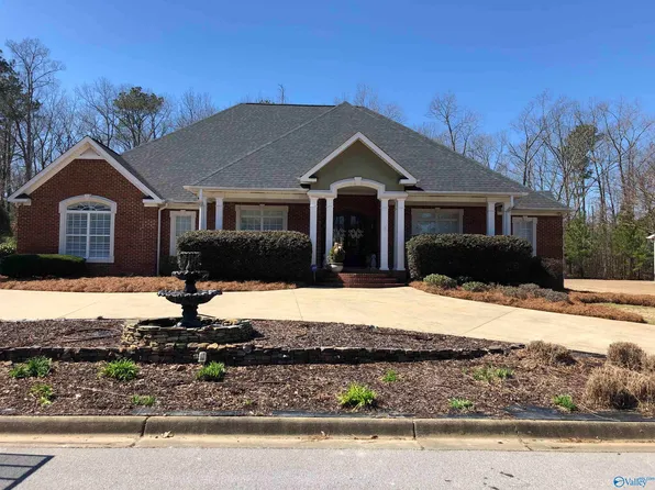 104 Chelsea Ln, Rainbow City, AL 35906