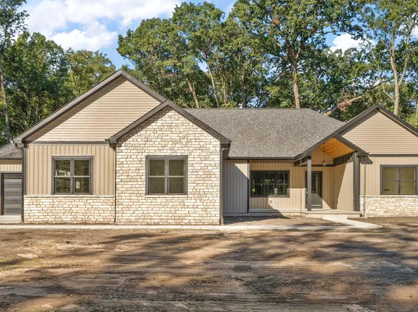 11822 Lilac St, Demotte, IN 46310