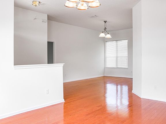 3rd image of 15517 Turkoman Cir