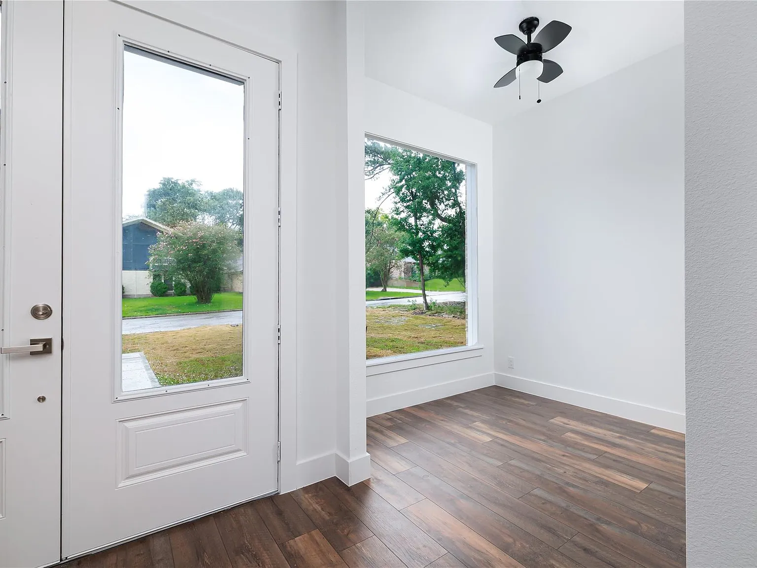 3 bed, 2.5 bath, 1823 sqft, $2,850 — Photo 2