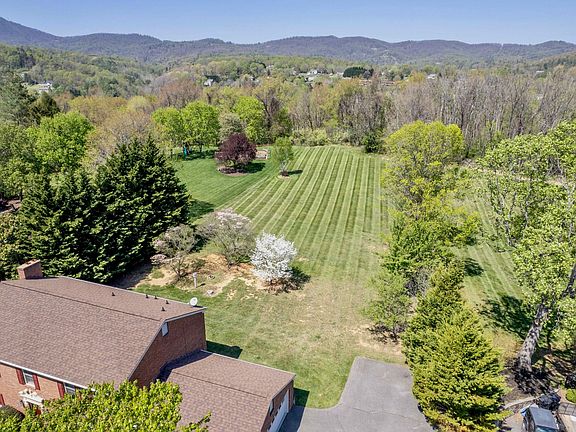 3rd image of 7173 Hollyberry Rd