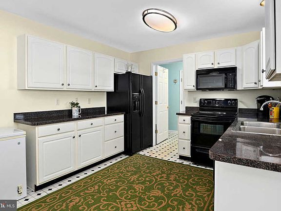 4th image of 34748 Main St
