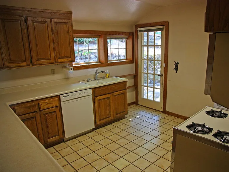 1423 Foothill Blvd — Photo 9